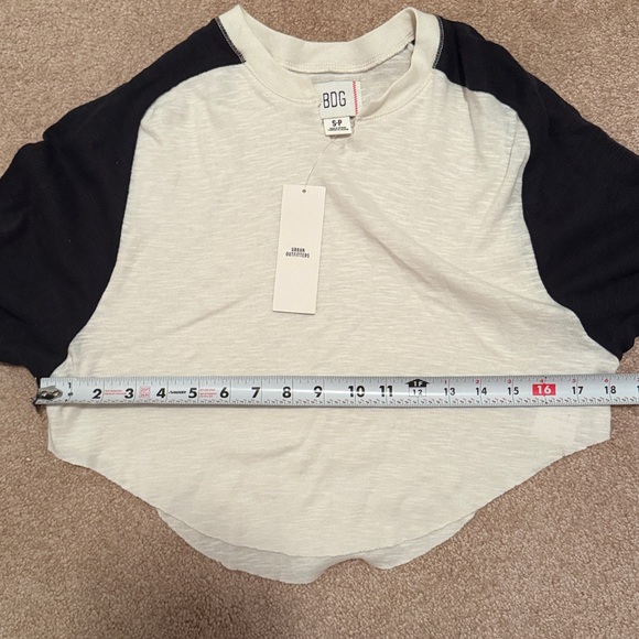 NWT BDG Cream and Black Long Sleeve Cropped Tee - Picture 7 of 8